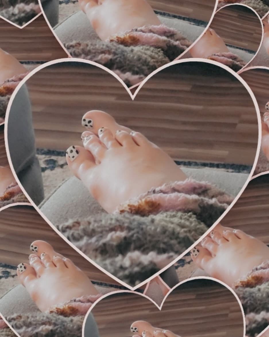 PrettyFeetLongLegLady banner image