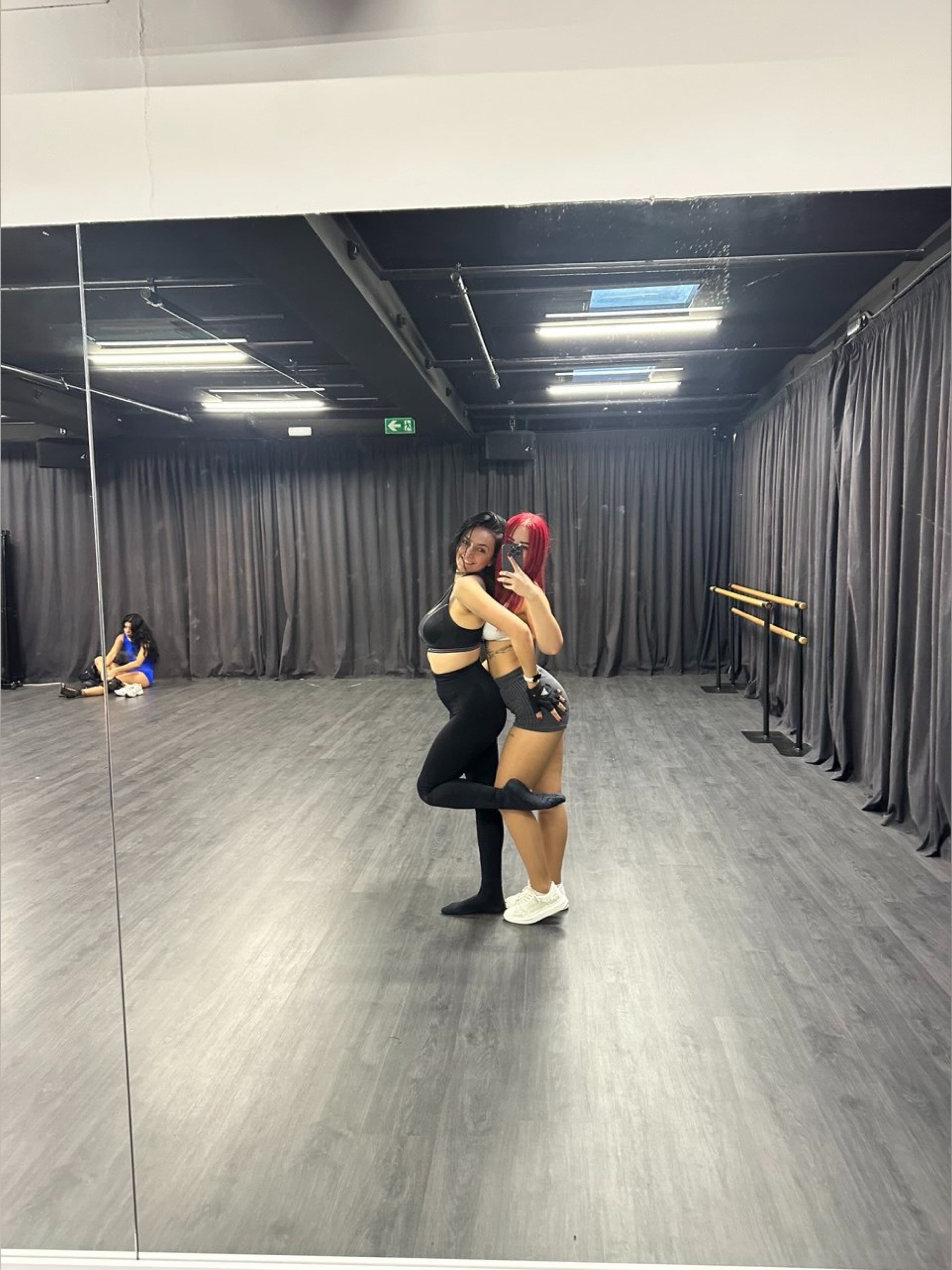 Lola Bella banner image