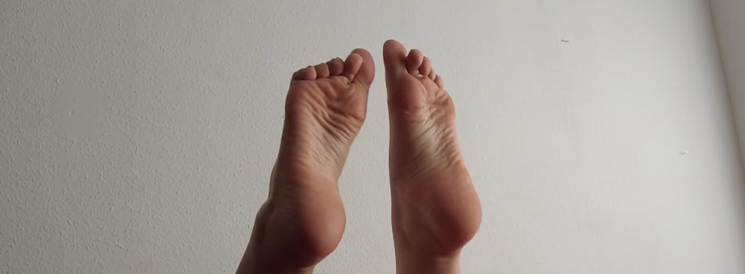Happy Feet Girla banner image