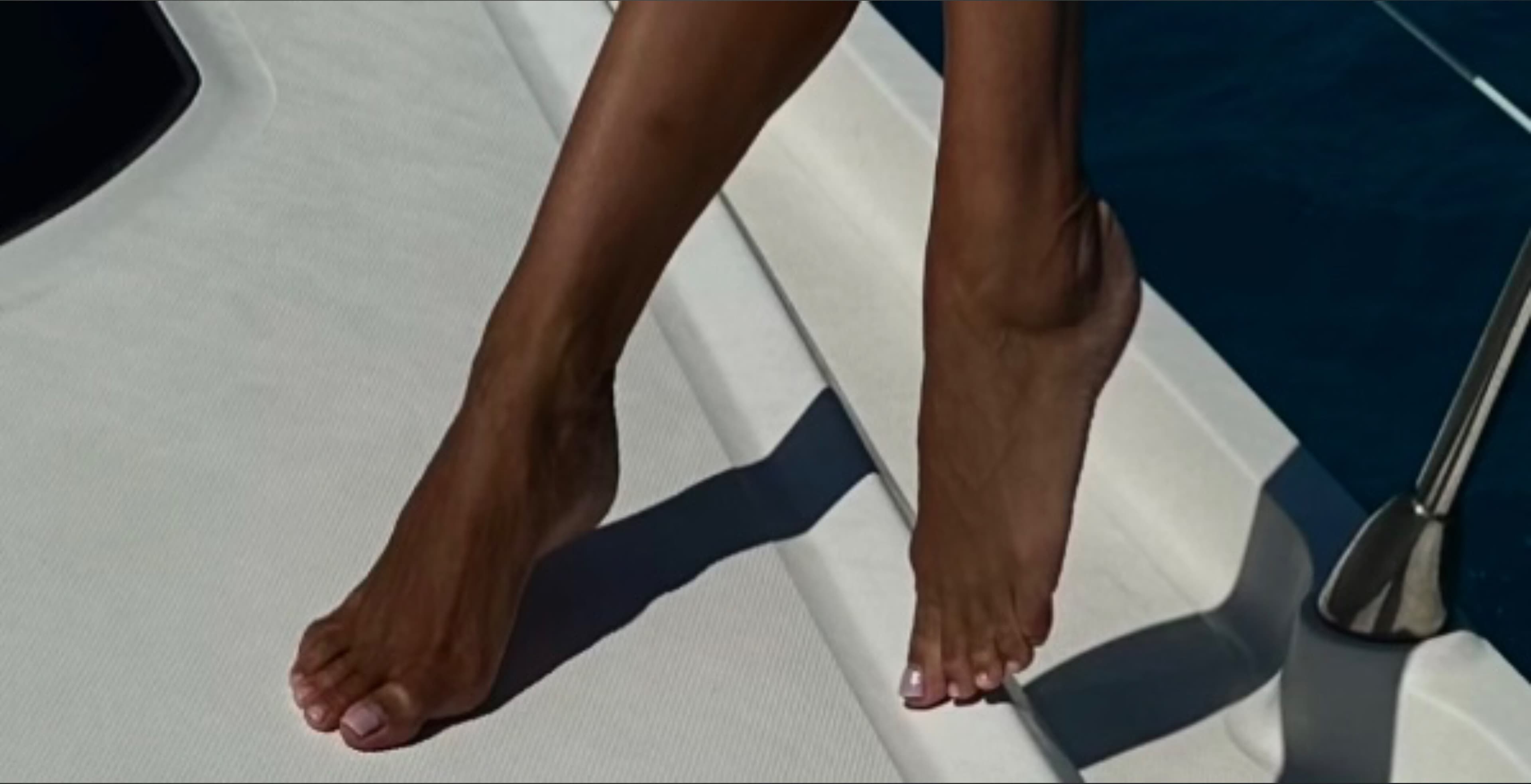 Angel legs banner image