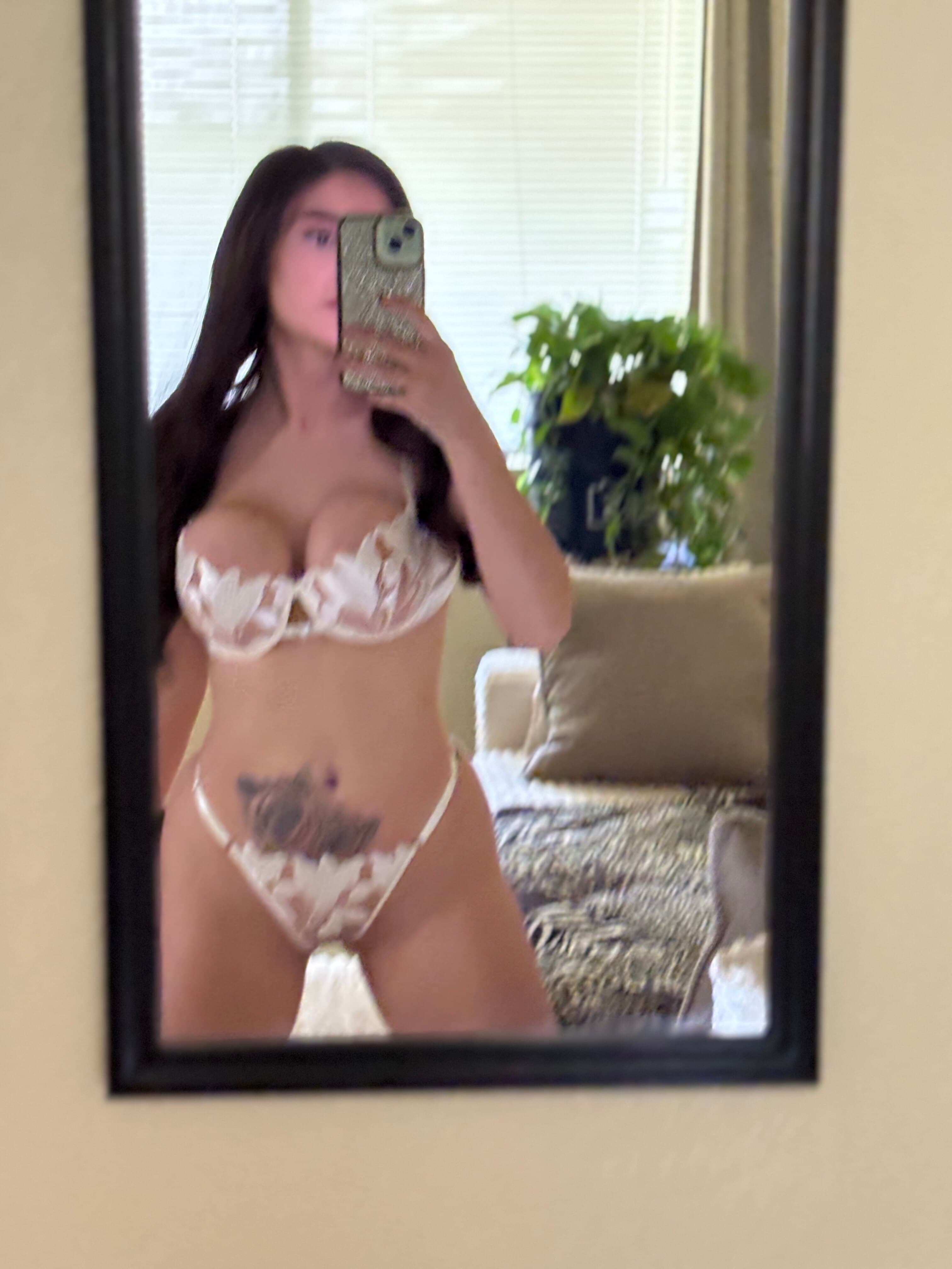 Julia Khalifa banner image