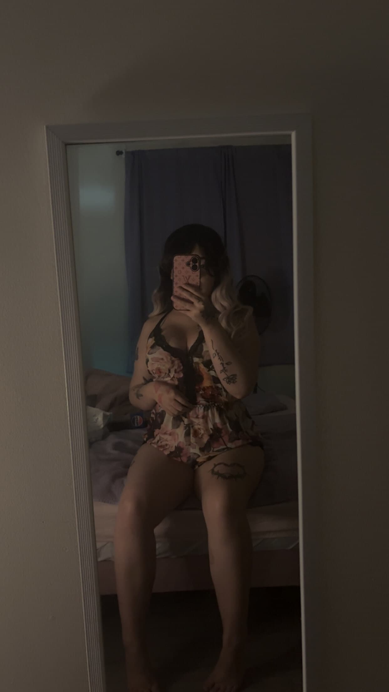 Seductive Latina banner image